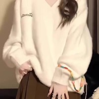 2025秋冬白色v领水貂绒毛衣女学生软糯宽松慵懒针织上衣